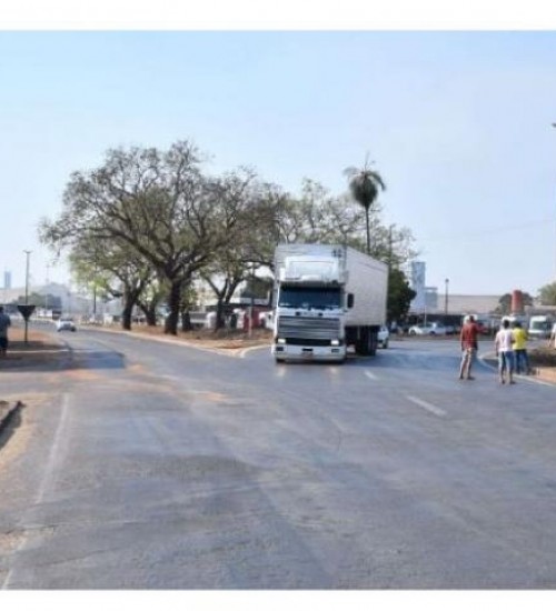 Manifestantes mantém bloqueios a veículos de carga em rodovias de Mato Grosso