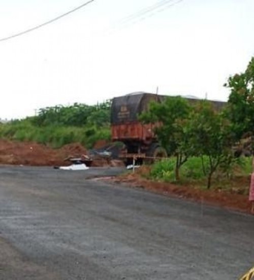 Caminhão atropela e mata menino que estava a caminho da escola