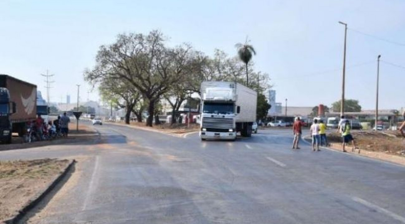 Manifestantes mantém bloqueios a veículos de carga em rodovias de Mato Grosso