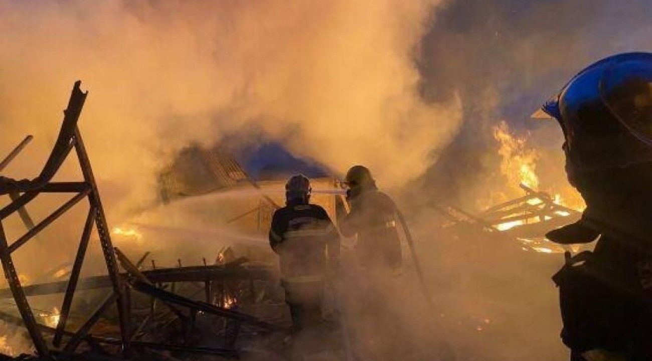 Fábrica de estofados pega fogo em Cuiabá